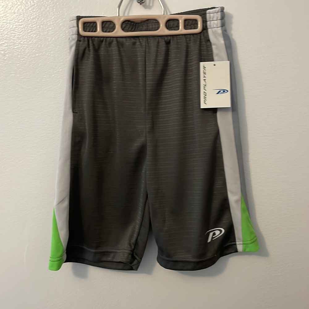 Pro Player size M (8/10) gray 100% polyester side pocket shorts NWT
